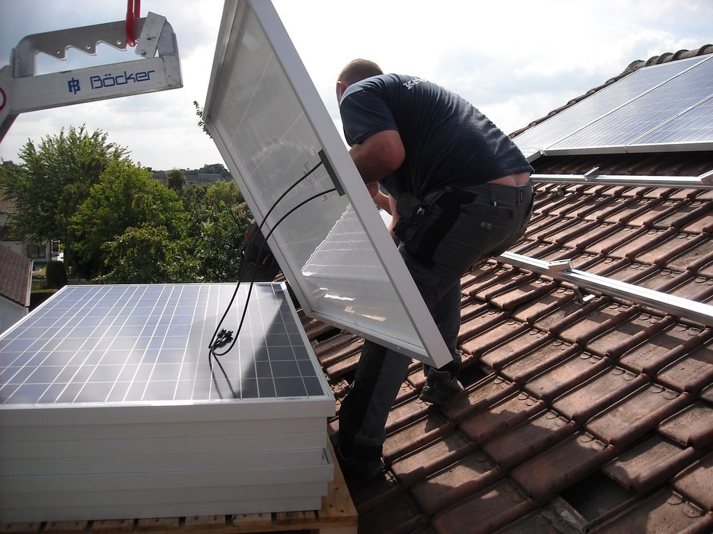 L'importance des panneaux solaires dans votre assurance habitation