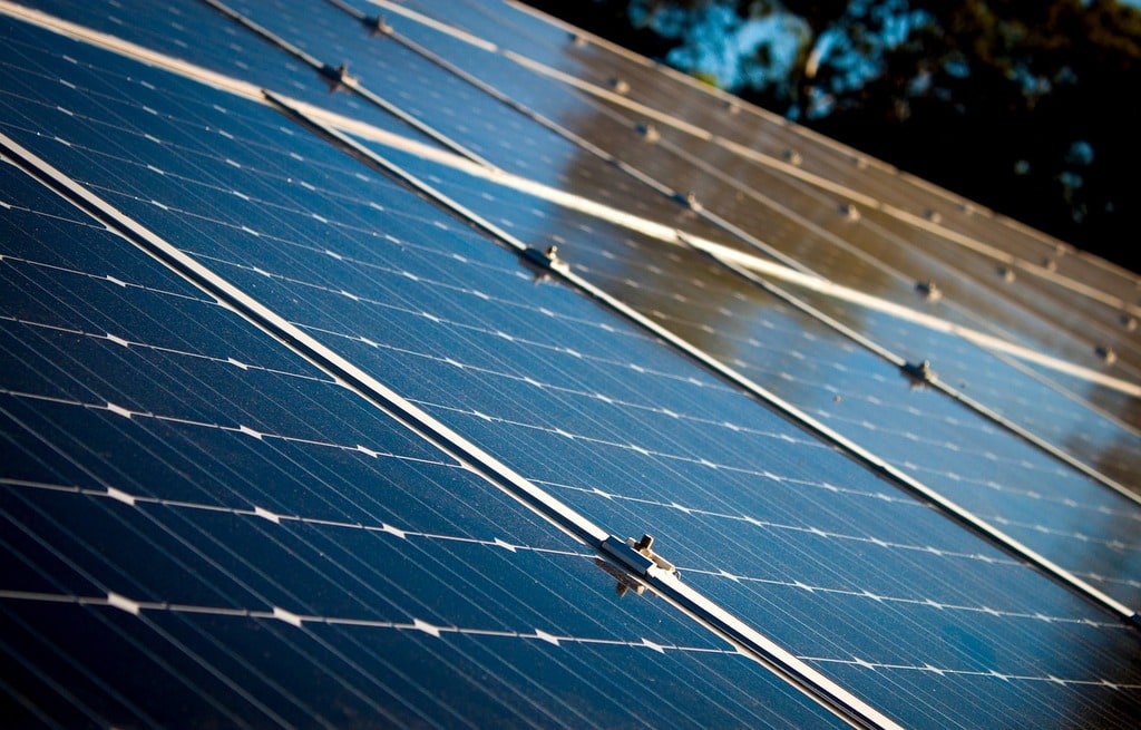L&rsquo;importance des panneaux solaires dans votre assurance habitation