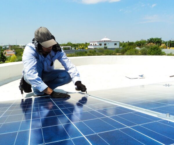 L&rsquo;installation de panneaux solaires et leur durée de vie